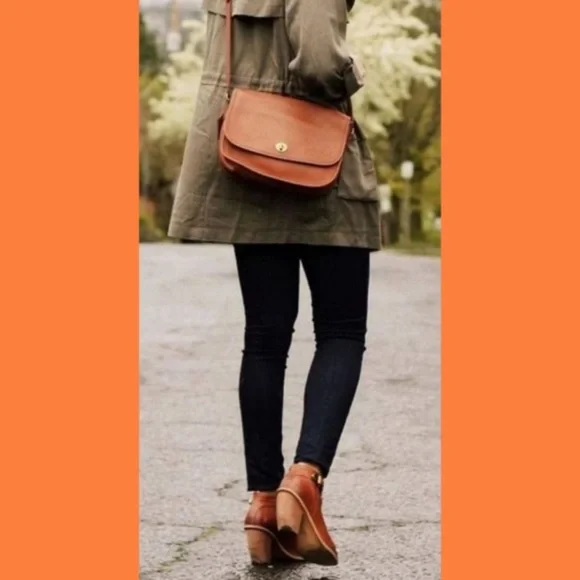 Tan faux leather crossbody bag With Mirror And Coin Keychain Small Purse NEW - Picture 9 of 10